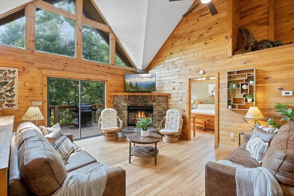 1 Min To The Parkway Spacious Cabin W 3 Suites And Extra Bedroom! Пиджен-Фордж Экстерьер фото
