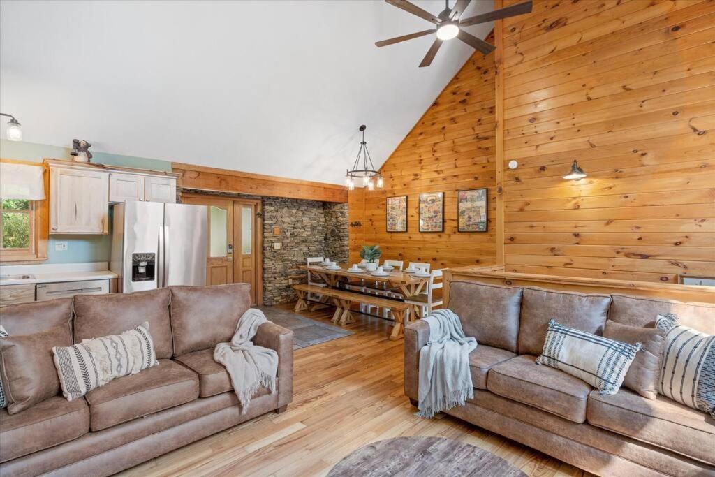 1 Min To The Parkway Spacious Cabin W 3 Suites And Extra Bedroom! Пиджен-Фордж Экстерьер фото