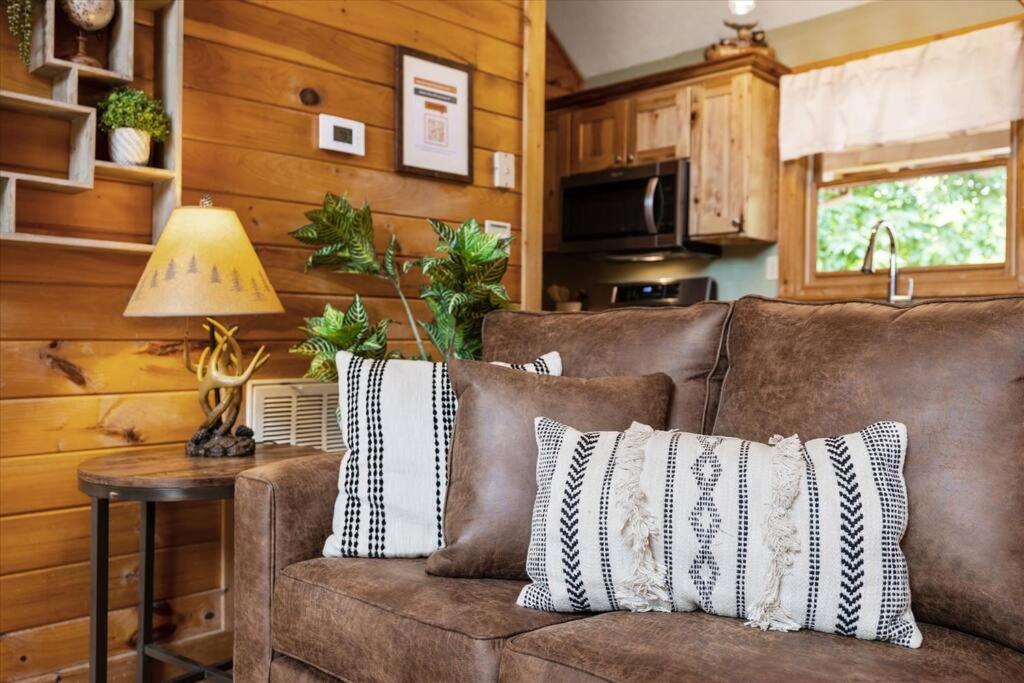 1 Min To The Parkway Spacious Cabin W 3 Suites And Extra Bedroom! Пиджен-Фордж Экстерьер фото