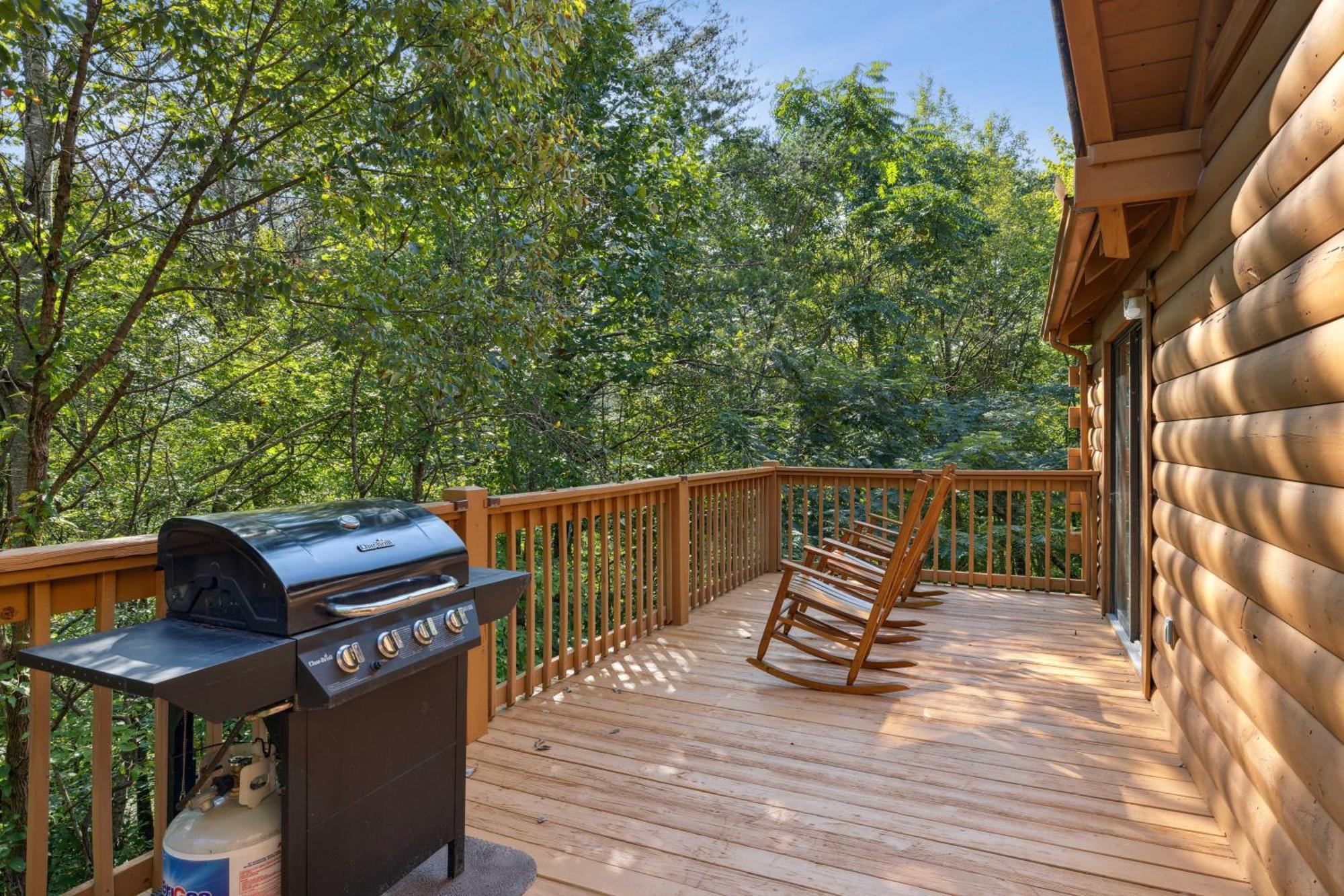 1 Min To The Parkway Spacious Cabin W 3 Suites And Extra Bedroom! Пиджен-Фордж Экстерьер фото