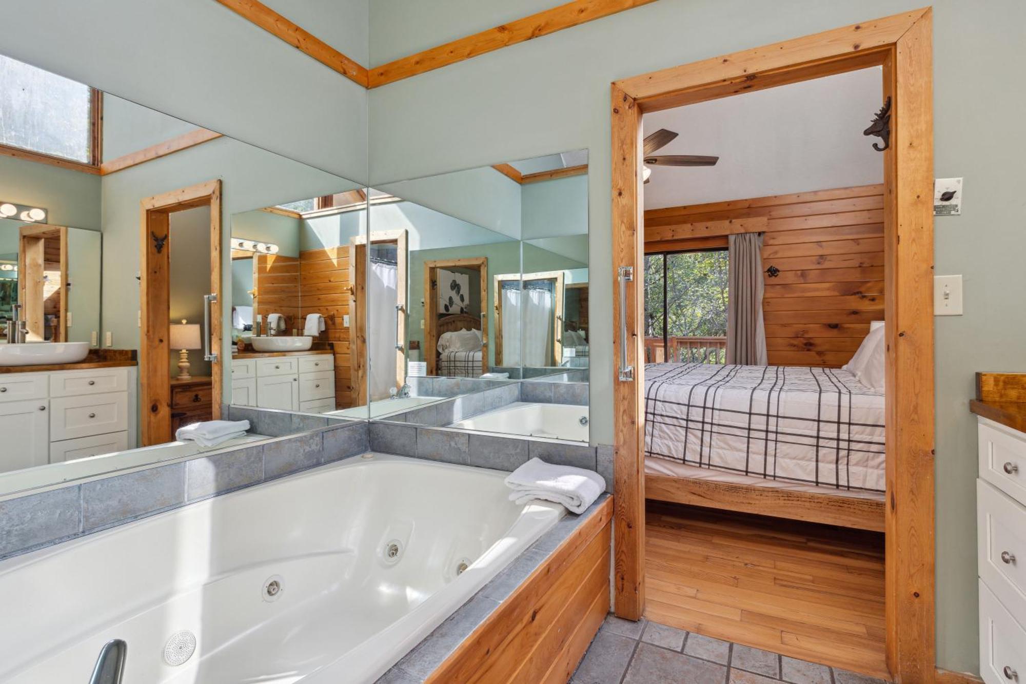 1 Min To The Parkway Spacious Cabin W 3 Suites And Extra Bedroom! Пиджен-Фордж Экстерьер фото