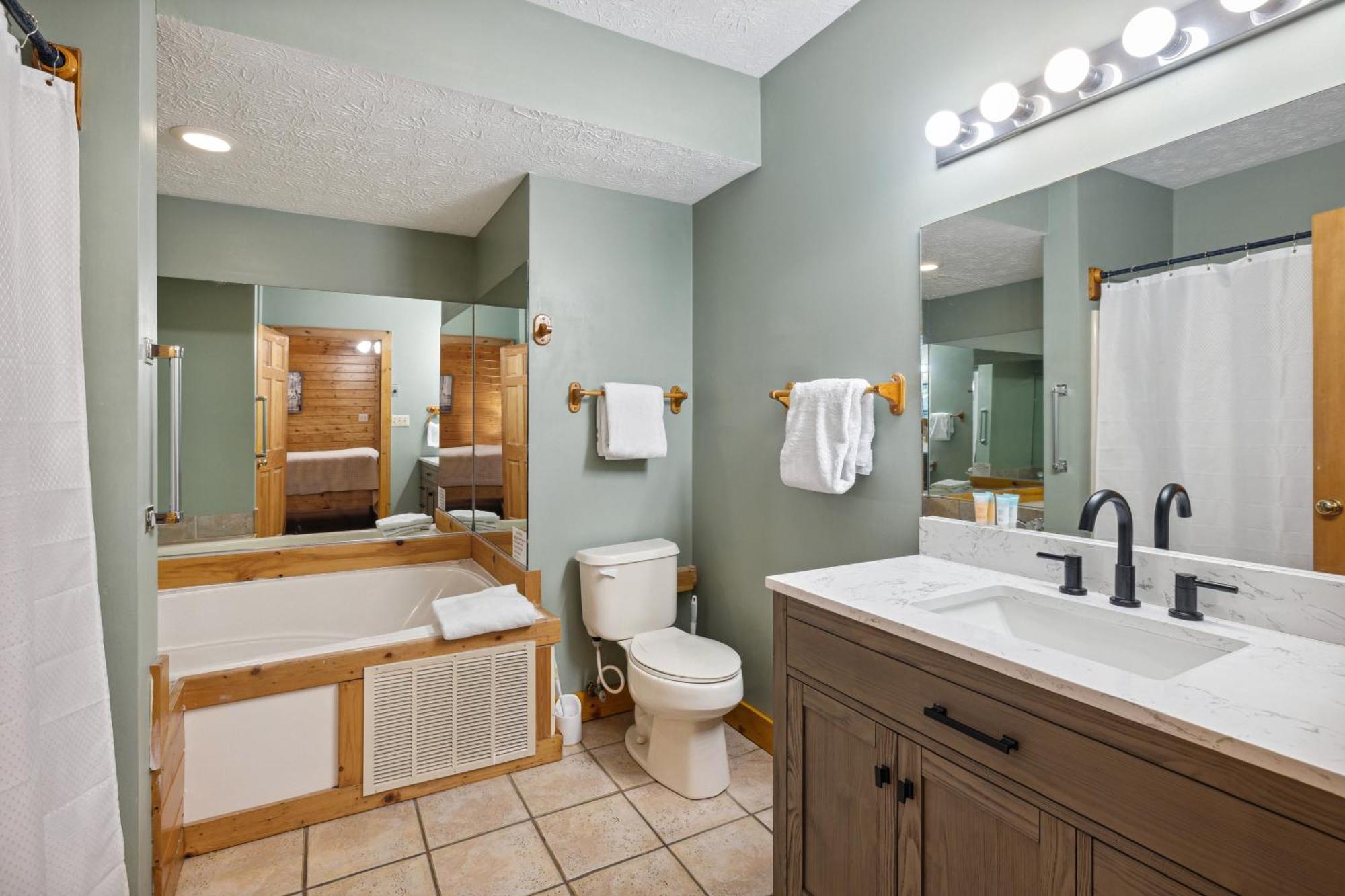1 Min To The Parkway Spacious Cabin W 3 Suites And Extra Bedroom! Пиджен-Фордж Экстерьер фото